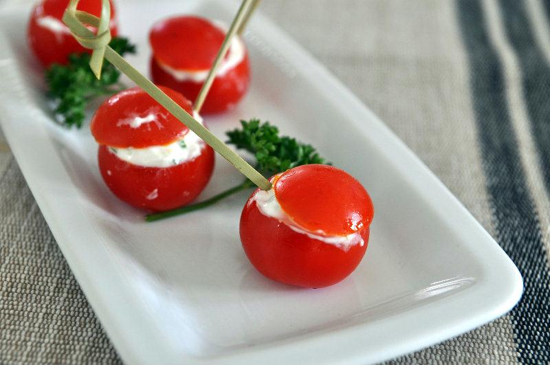 Tomates cerises farcies au chèvre frais